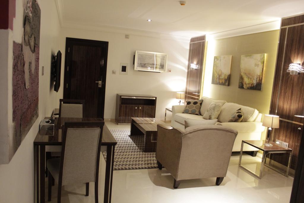 Tio Sea Resort อัลคอร์ ภายนอก รูปภาพ A living room in a typical apartment