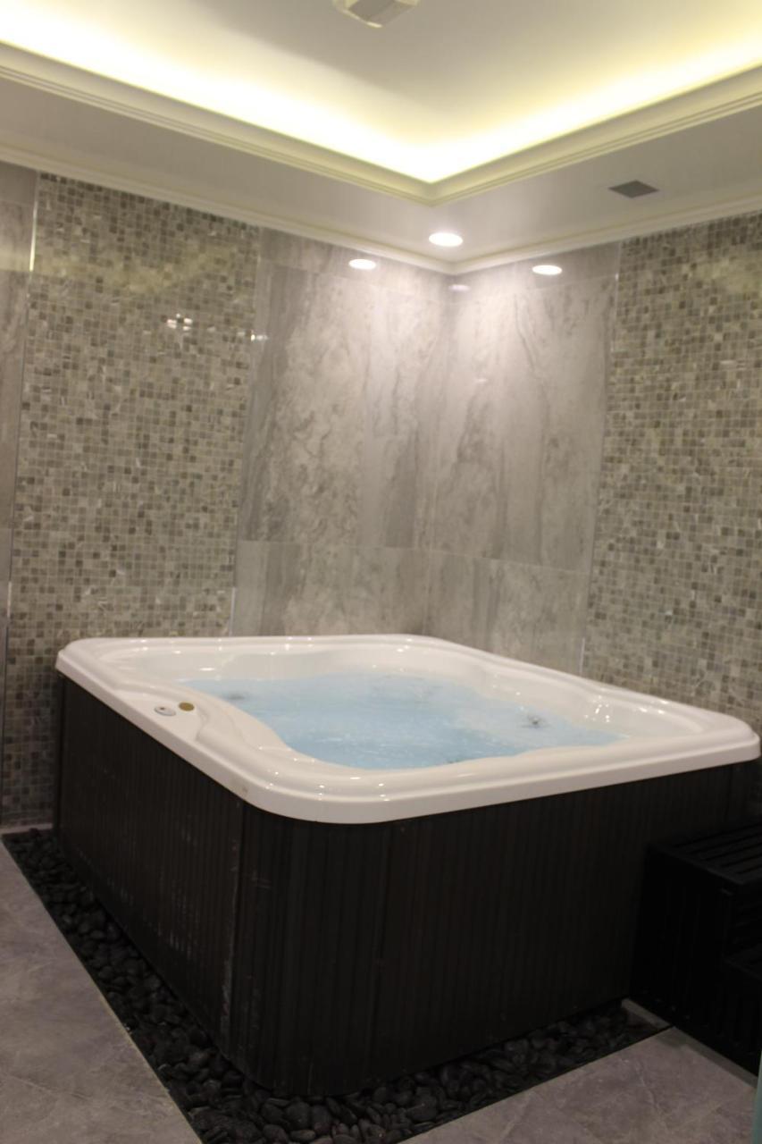Tio Sea Resort อัลคอร์ ภายนอก รูปภาพ A hot tub
