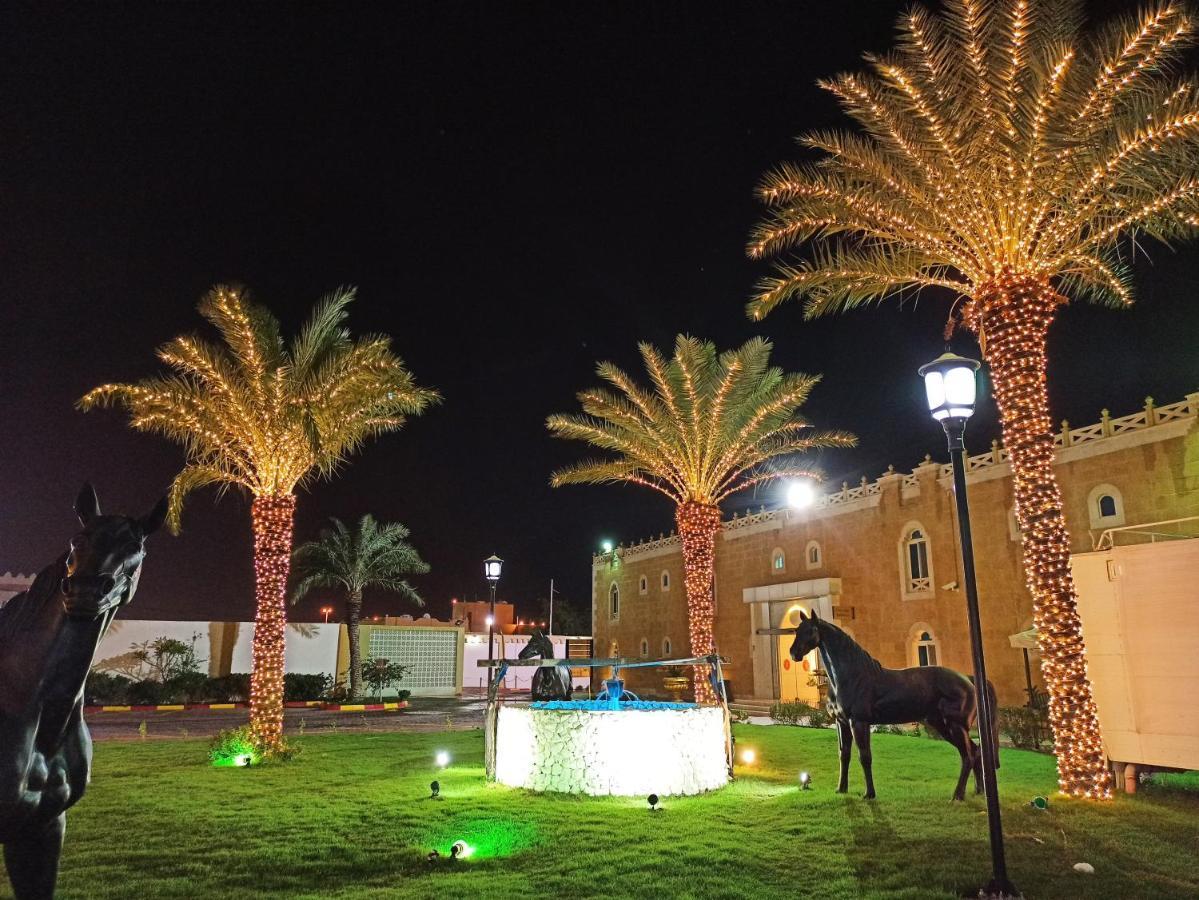 Tio Sea Resort อัลคอร์ ภายนอก รูปภาพ Al Shaqab at night
